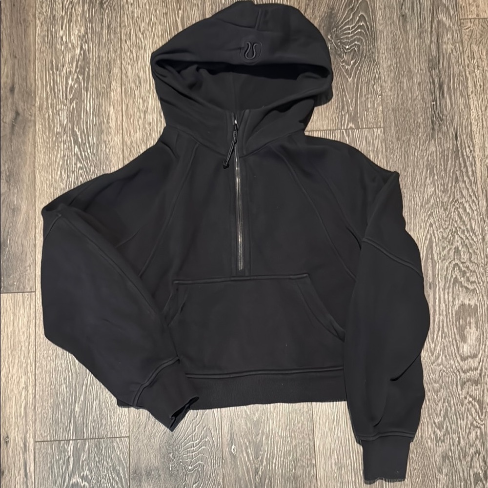 Lululemon scuba M/L Black with hood